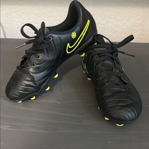 Nike Kids Black Soccer Cleats